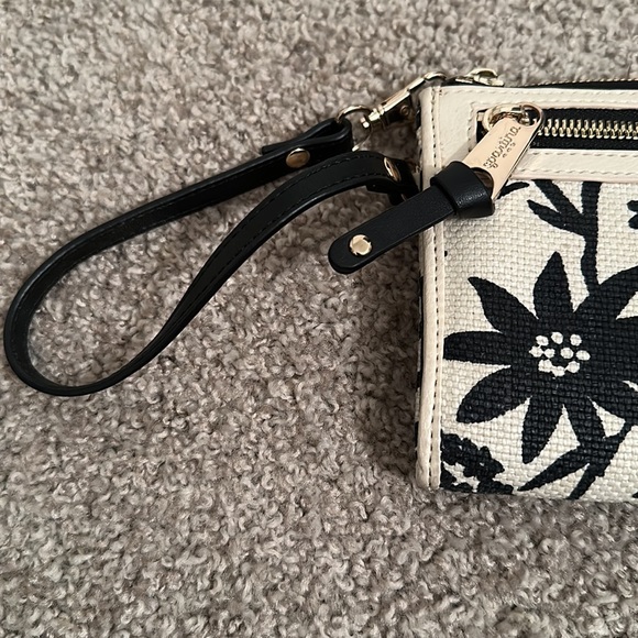 Spartina Gorgeous Wristlet - Picture 3 of 5